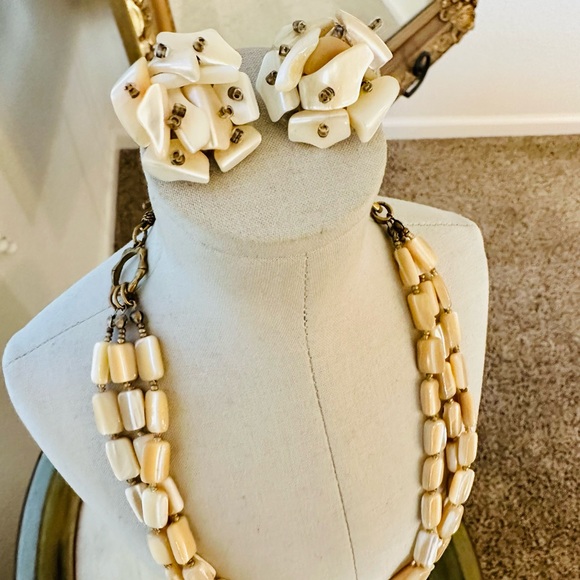 Vintage Mother of Pearl Necklace & Earrings - Picture 7 of 17